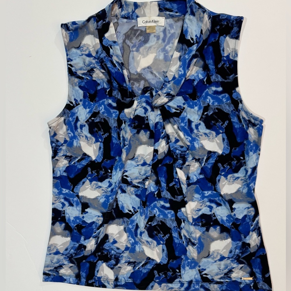 Calvin Klein Floral Draped Neck Blouse Sleeveless Blue White Petite 8 - Picture 2 of 7